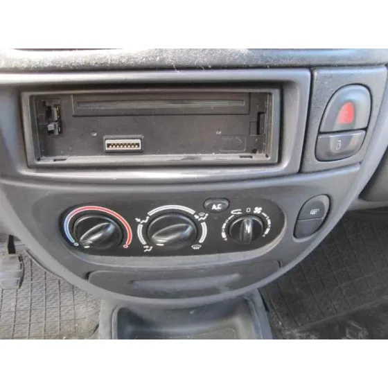 RENAULT MEGANE I FASE 2 BERLINA (BA0) '2001 1.9 DCI AUTHENTIQUE PLATA
