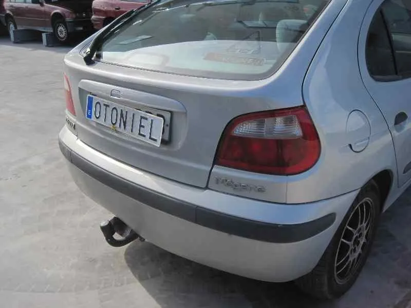 RENAULT MEGANE I FASE 2 BERLINA (BA0) '2001 1.9 DCI AUTHENTIQUE PLATA