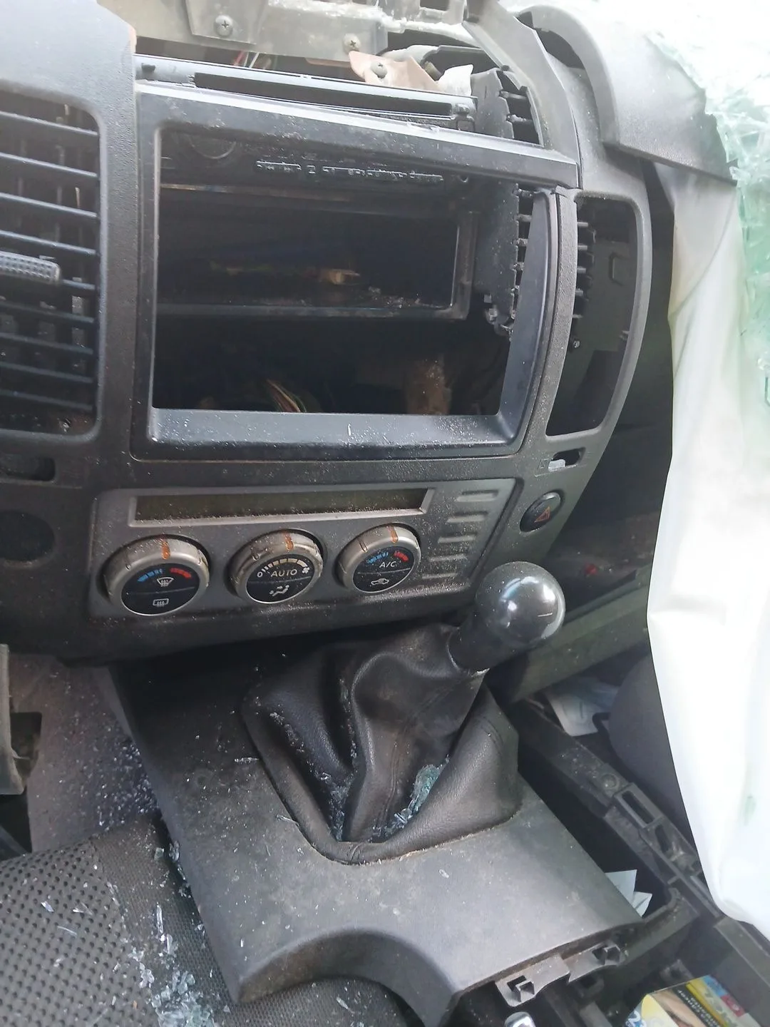 NISSAN NAVARA NP300 (D40)  2005