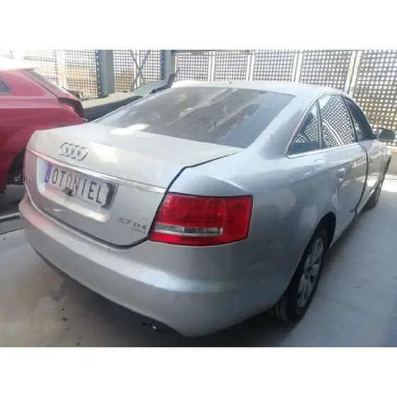 AUDI A6 BERLINA (4F2) '2005 2.7 TDI GRIS