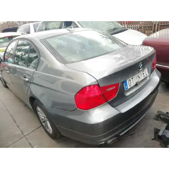 BMW SERIE 3 BERLINA (E90) '2009 320D GRIS