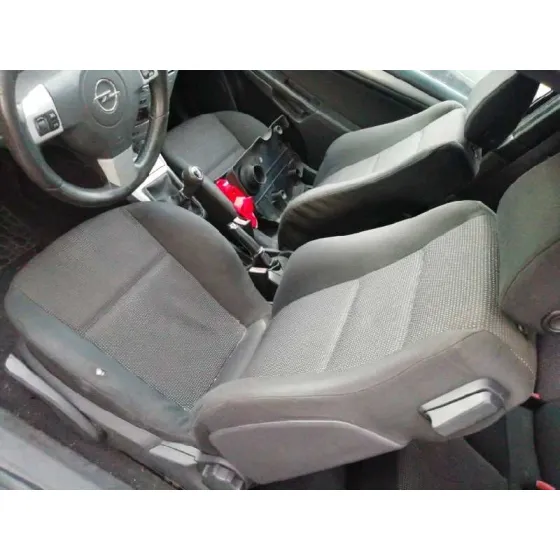OPEL ASTRA GTC '2007 1.7 16V CDTI NEGRO
