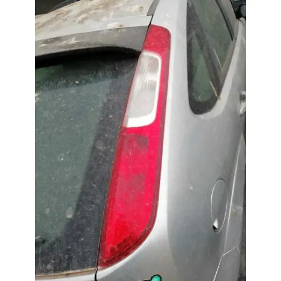 FORD FOCUS BERLINA (CAP) '2006 TREND GRIS