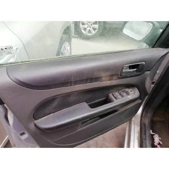 FORD FOCUS BERLINA (CAP) '2006 TREND GRIS