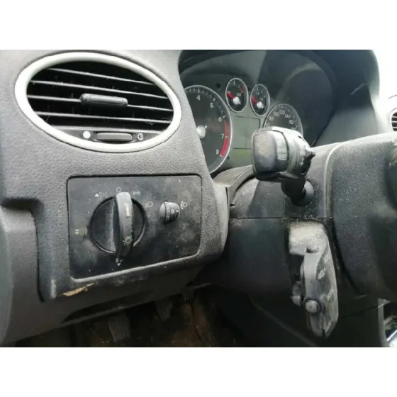 FORD FOCUS BERLINA (CAP) '2006 TREND GRIS
