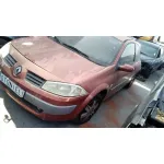 RENAULT MEGANE II BERLINA 3P RENAULT MEGANE II BERLINA 3P '2002 CONFORT AUTHENTIQUE ROJO 2002