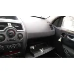 RENAULT MEGANE II BERLINA 3P RENAULT MEGANE II BERLINA 3P '2002 CONFORT AUTHENTIQUE ROJO 2002