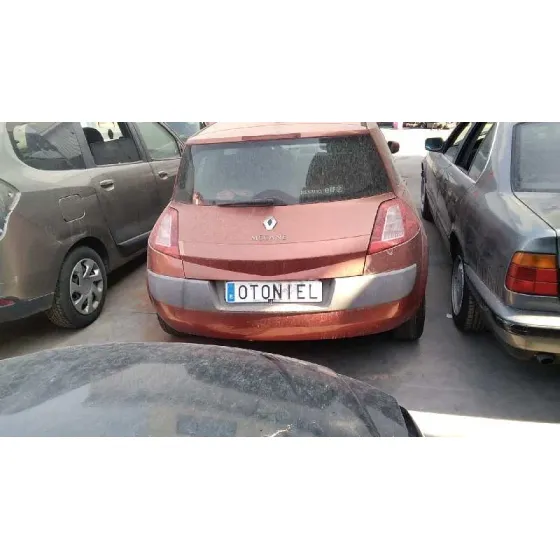 RENAULT MEGANE II BERLINA 3P '2002 CONFORT AUTHENTIQUE ROJO