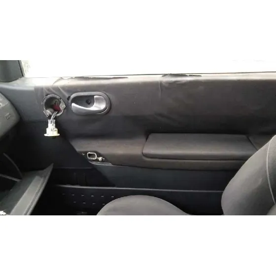 RENAULT MEGANE II BERLINA 3P '2002 CONFORT AUTHENTIQUE ROJO