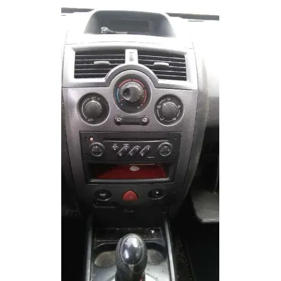 RENAULT MEGANE II BERLINA 3P '2002 CONFORT AUTHENTIQUE ROJO