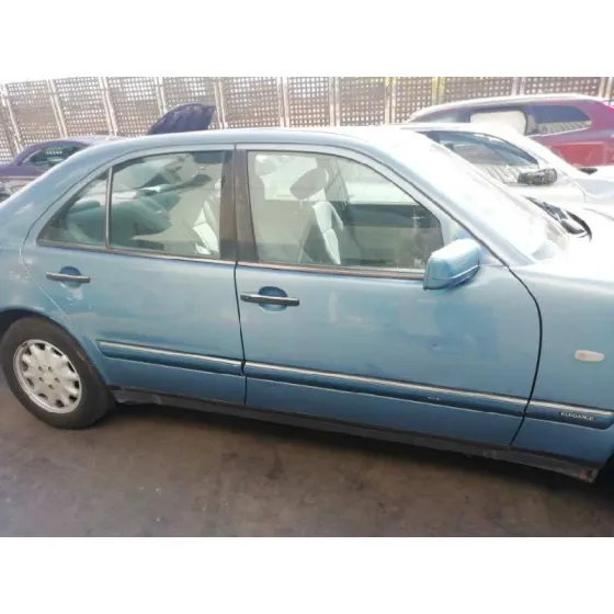 MERCEDES CLASE E (W210) BERLINA DIESEL '1998 220 DIESEL (210.004) AZUL AGUAMARINA