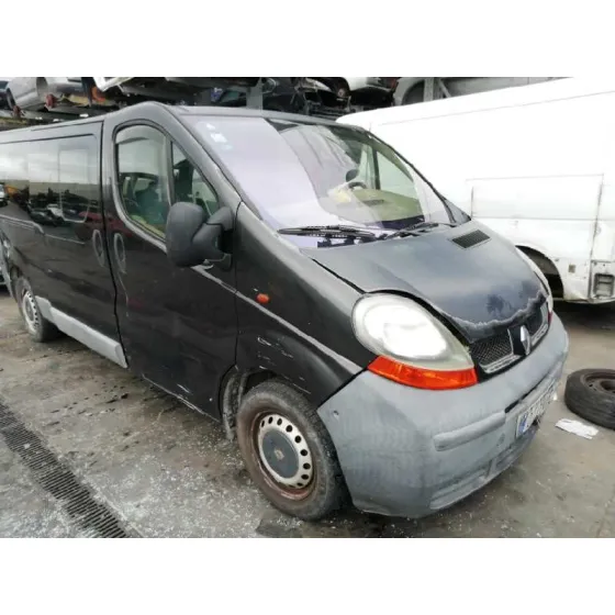 RENAULT TRAFIC COMBI (AB 4.01) '2005 6 - PLAZAS, ACRISTALADO PARCIAL 2,9T COMBI CORTO NEGRO