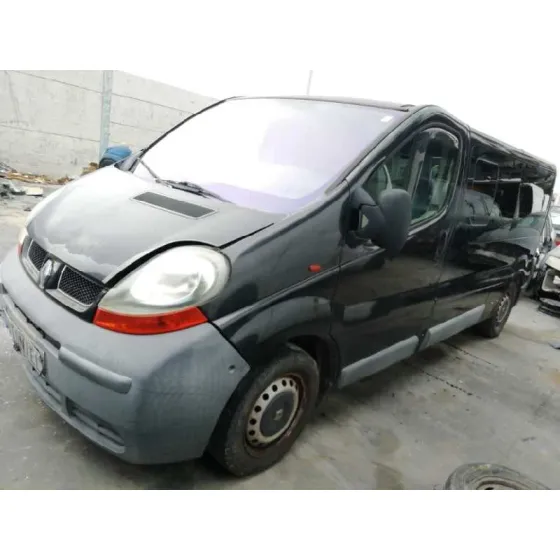 RENAULT TRAFIC COMBI (AB 4.01) '2005 6 - PLAZAS, ACRISTALADO PARCIAL 2,9T COMBI CORTO NEGRO