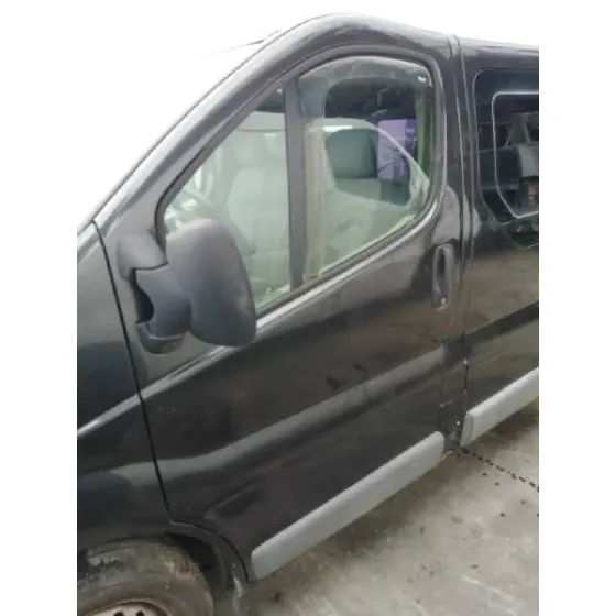 RENAULT TRAFIC COMBI (AB 4.01) '2005 6 - PLAZAS, ACRISTALADO PARCIAL 2,9T COMBI CORTO NEGRO