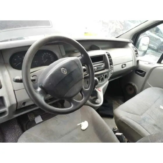 RENAULT TRAFIC COMBI (AB 4.01) '2005 6 - PLAZAS, ACRISTALADO PARCIAL 2,9T COMBI CORTO NEGRO