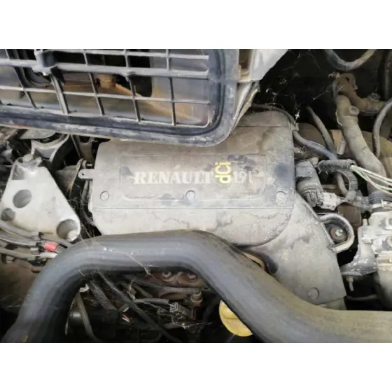 RENAULT TRAFIC COMBI (AB 4.01) '2005 6 - PLAZAS, ACRISTALADO PARCIAL 2,9T COMBI CORTO NEGRO