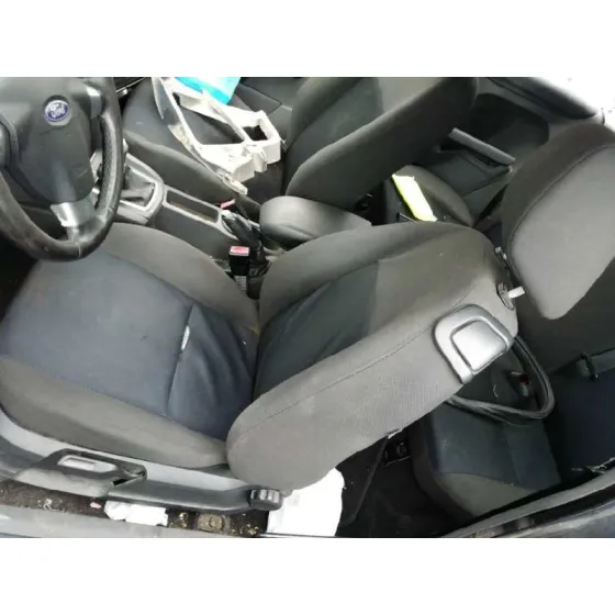 FORD FOCUS BERLINA (CAP) '2006 SPORT GRIS OSCURO