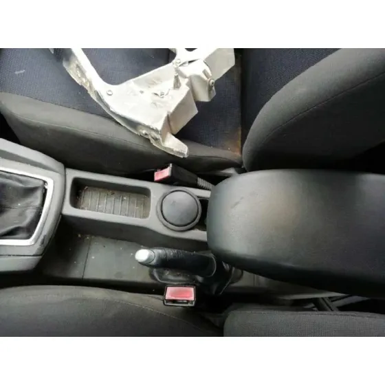 FORD FOCUS BERLINA (CAP) '2006 SPORT GRIS OSCURO
