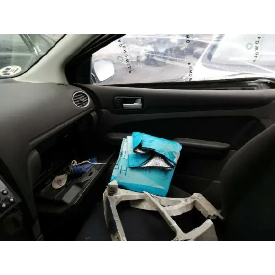 FORD FOCUS BERLINA (CAP) '2006 SPORT GRIS OSCURO