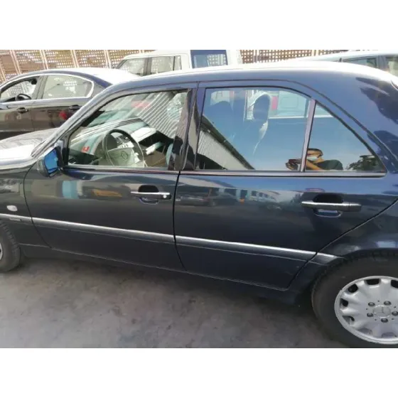 MERCEDES CLASE C (W202) BERLINA '1999 220 CDI (202.133) AZUL