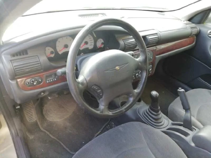 CHRYSLER SEBRING BERLINA (JR41) '2002 2.0 LE MARRON