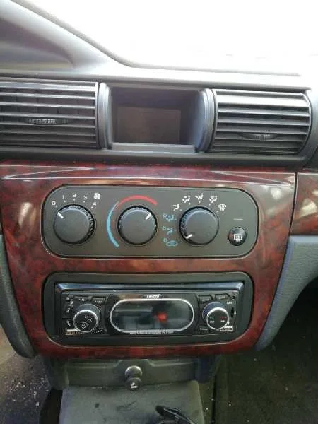 CHRYSLER SEBRING BERLINA (JR41) '2002 2.0 LE MARRON