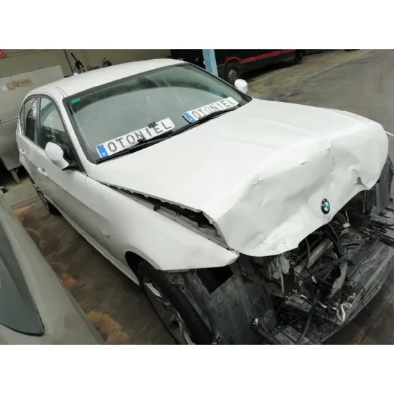BMW SERIE 3 BERLINA (E90) '2011 318D BLANCO