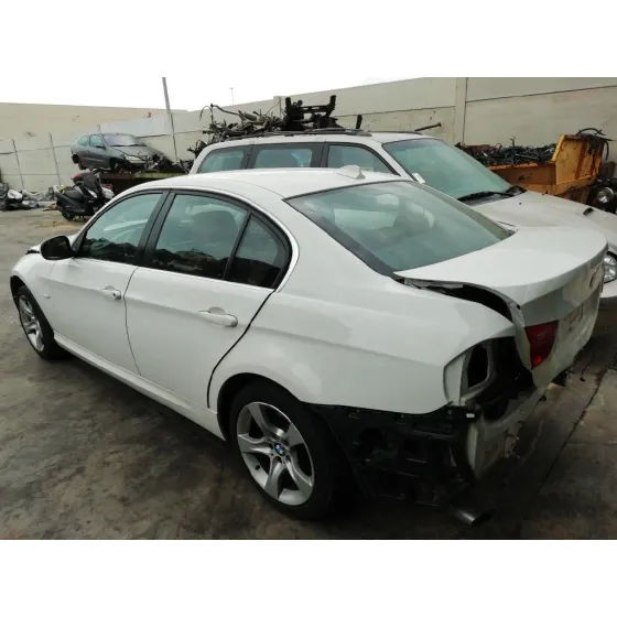 BMW SERIE 3 BERLINA (E90) '2011 318D BLANCO