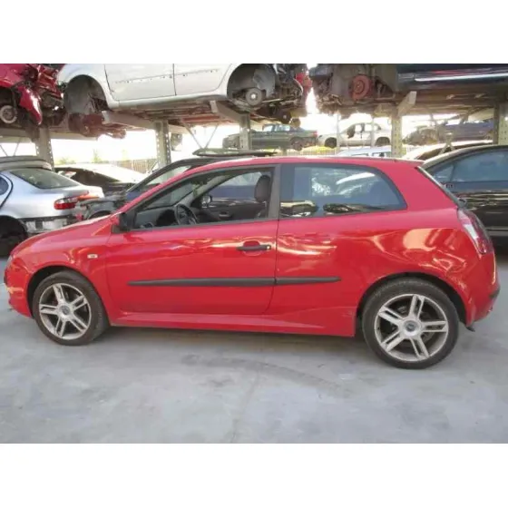 FIAT STILO (192) '2005 1.9 JTD / 1.9 JTD 115 ACTIVE ROJO
