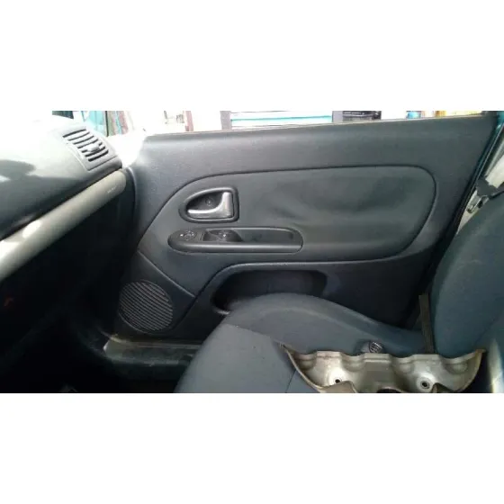RENAULT CLIO II FASE II (B/CB0) '2004 1.5 DCI DIESEL AZUL