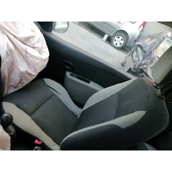 RENAULT CLIO III '2010 AUTHENTIQUE NEGRO