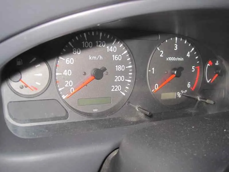 NISSAN ALMERA (N16/E) NISSAN ALMERA (N16/E) '2001 ACENTA VERDE 2002