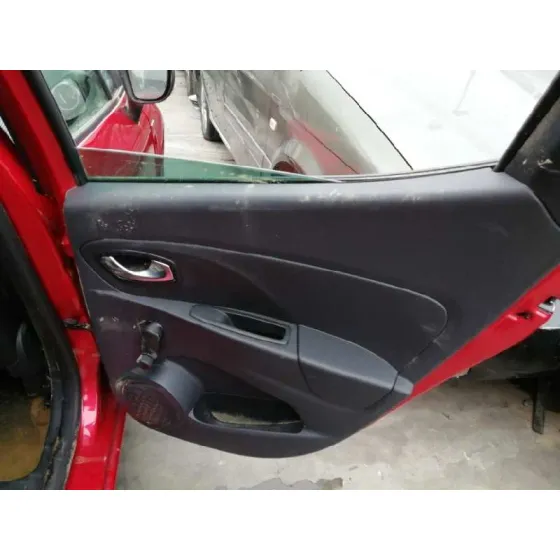 RENAULT CLIO IV '2016 LIMITED ROJO