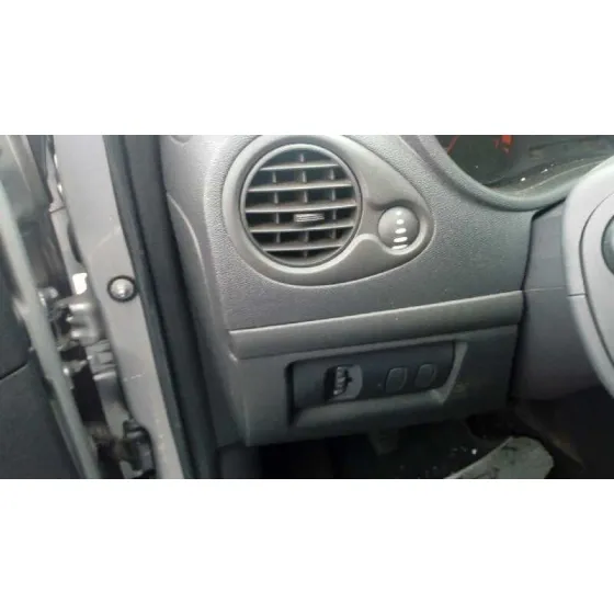 RENAULT CLIO III '2013 1.2 PLATA