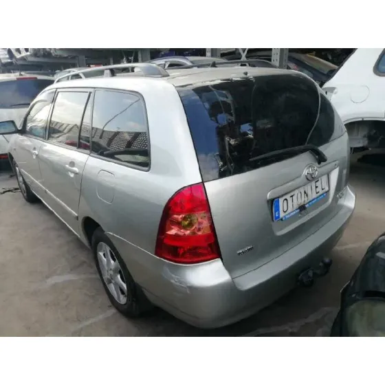 TOYOTA COROLLA FAMILIAR (E12) '2006 2.0 D-4D SOL GRIS