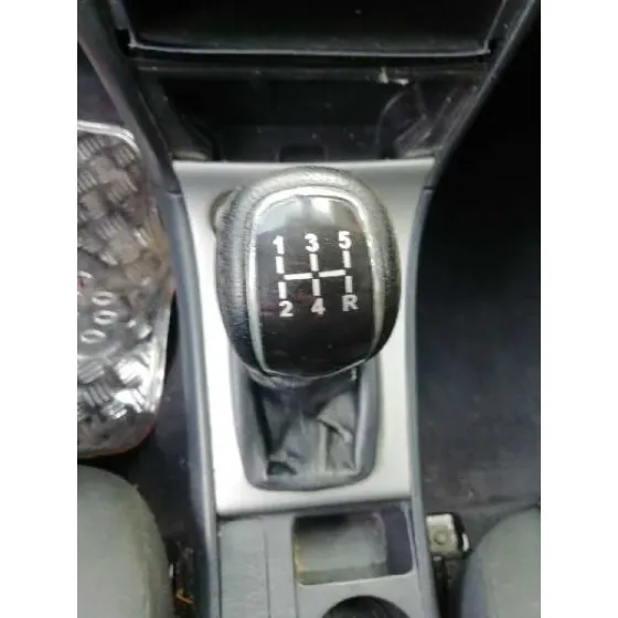 TOYOTA COROLLA FAMILIAR (E12) '2006 2.0 D-4D SOL GRIS