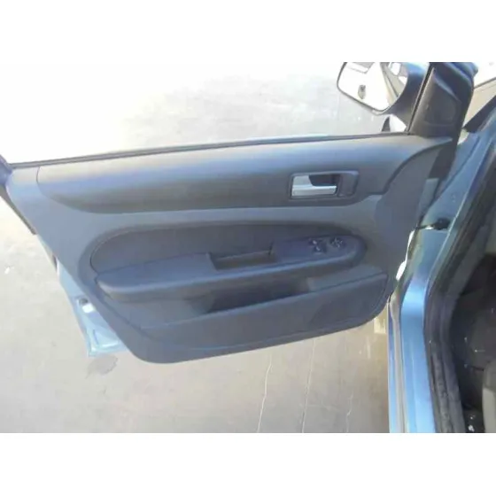 FORD FOCUS BERLINA (CAP) '2006 AMBIENTE (D) AZUL