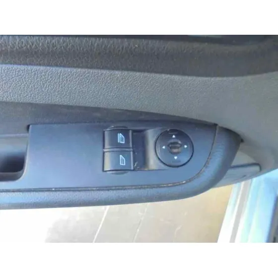 FORD FOCUS BERLINA (CAP) '2006 AMBIENTE (D) AZUL