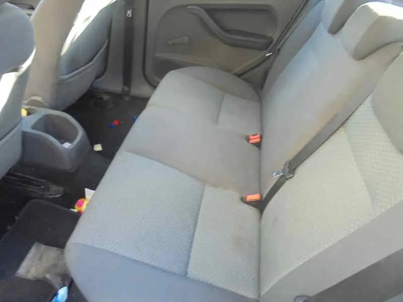 FORD FOCUS BERLINA (CAP) '2006 AMBIENTE (D) AZUL