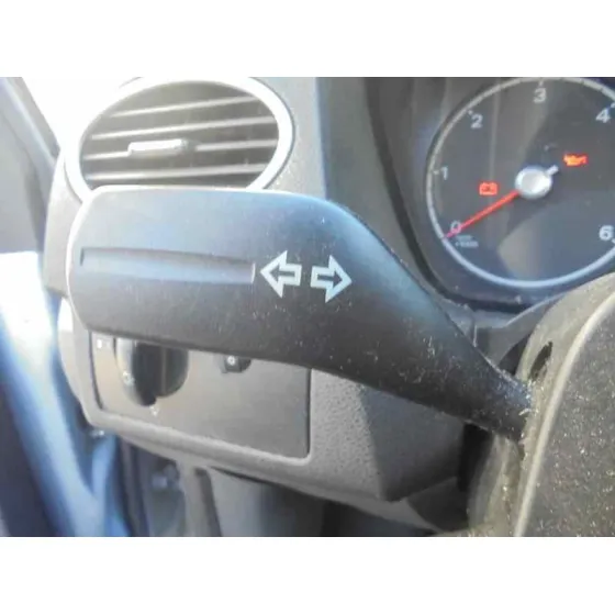 FORD FOCUS BERLINA (CAP) '2006 AMBIENTE (D) AZUL