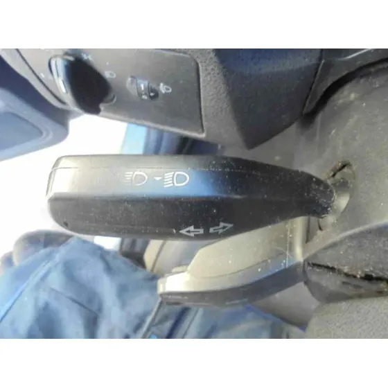 FORD FOCUS BERLINA (CAP) '2006 AMBIENTE (D) AZUL