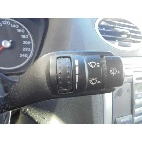 FORD FOCUS BERLINA (CAP) '2006 AMBIENTE (D) AZUL