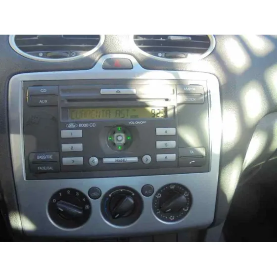 FORD FOCUS BERLINA (CAP) '2006 AMBIENTE (D) AZUL
