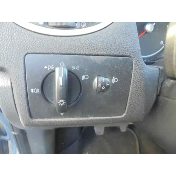 FORD FOCUS BERLINA (CAP) '2006 AMBIENTE (D) AZUL