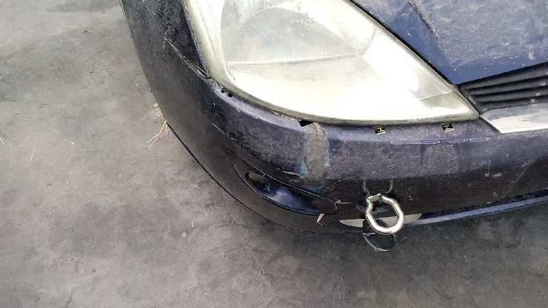 FORD FOCUS BERLINA (CAK) '2000 GHIA AZUL