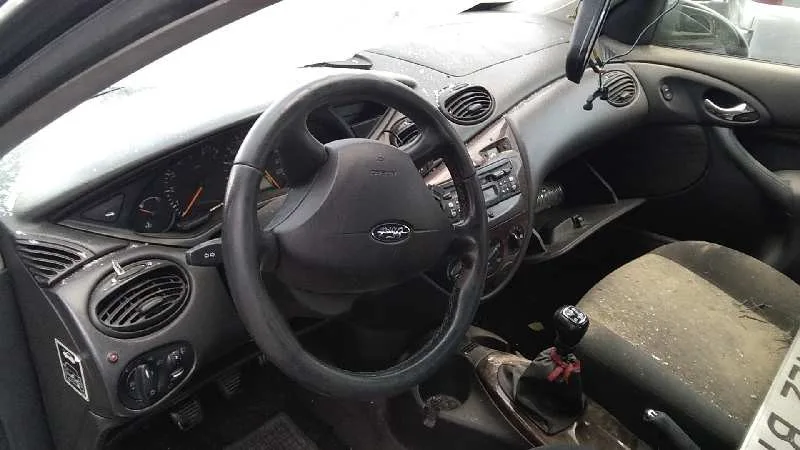 FORD FOCUS BERLINA (CAK) '2000 GHIA AZUL