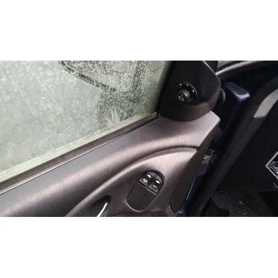 FORD FOCUS BERLINA (CAK) '2000 GHIA AZUL
