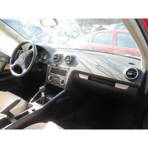 AUDI A3 (8P) '2003 2.0 TDI AMBIENTE ROJO