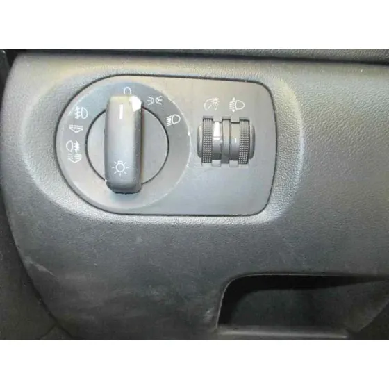 AUDI A3 (8P) '2003 2.0 TDI AMBIENTE ROJO