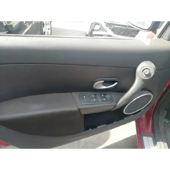 RENAULT CLIO GRANDTOUR '2011 20 ANIVERSARIO ROJO